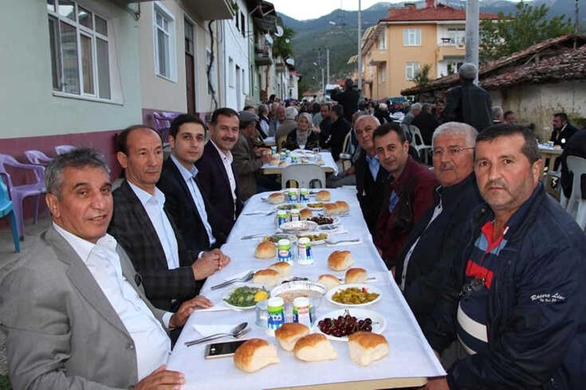 Mahalle İftarına Protokol Eksiksiz Katıldı
