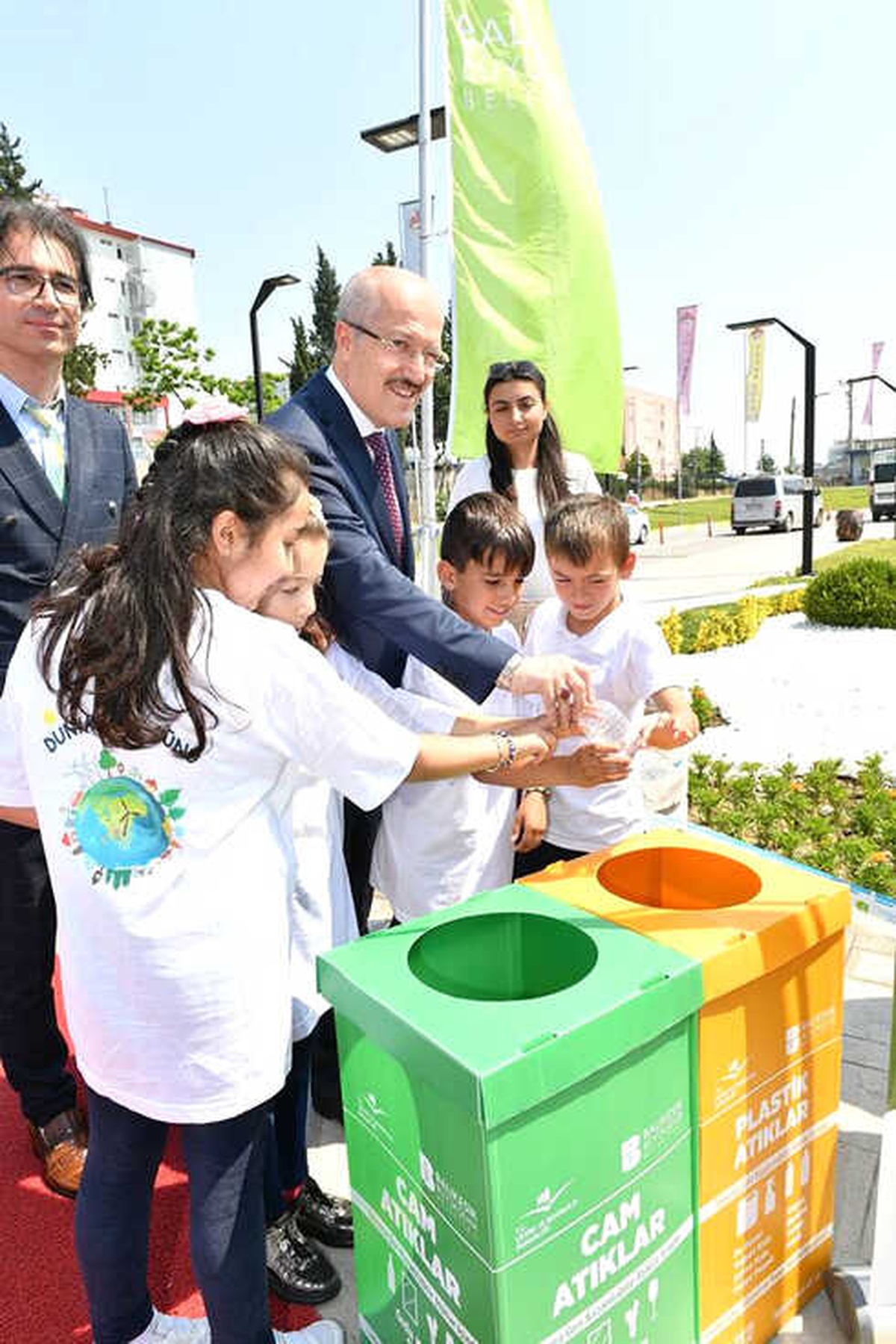 Minik Yüreklerden Büyük Temizlik