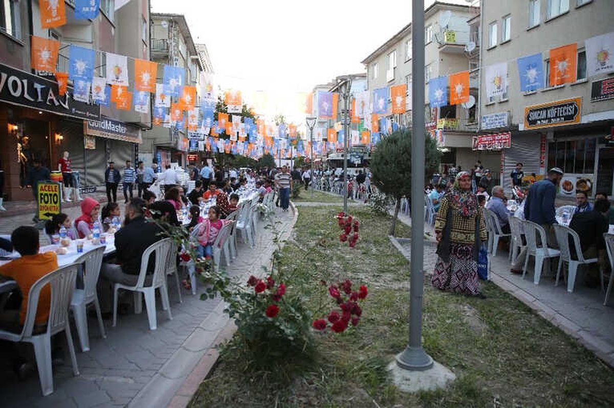 Sincan Belediye Başkanı Ercan, Esnafla İftarda Buluştu