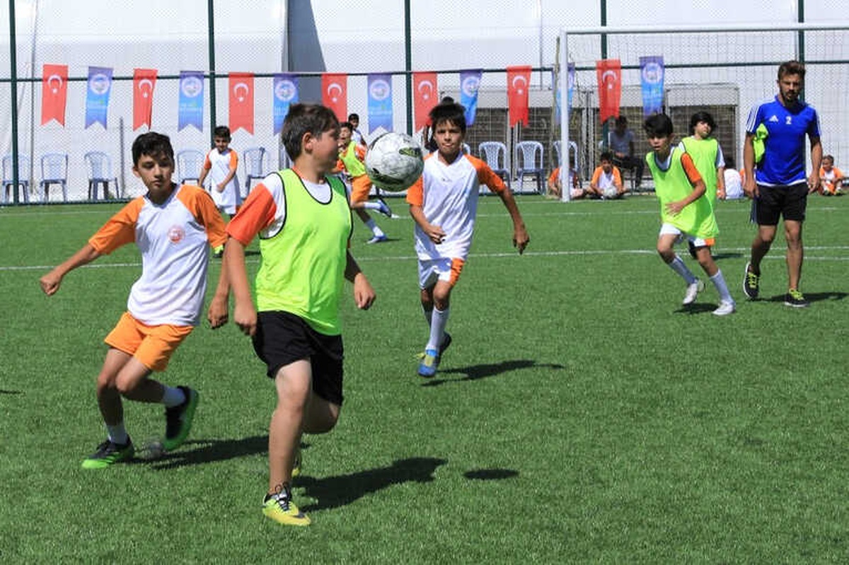 Talas\'ta Üçüncü Futbol Akademisi Heyecanı