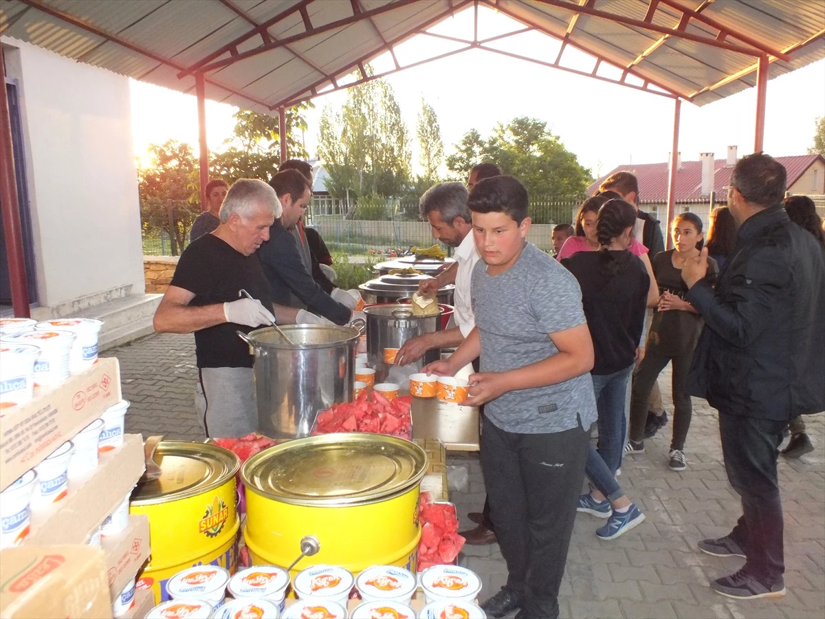 Ulaş\'ta Sodes Projesine Katılan Öğrencilere İftar