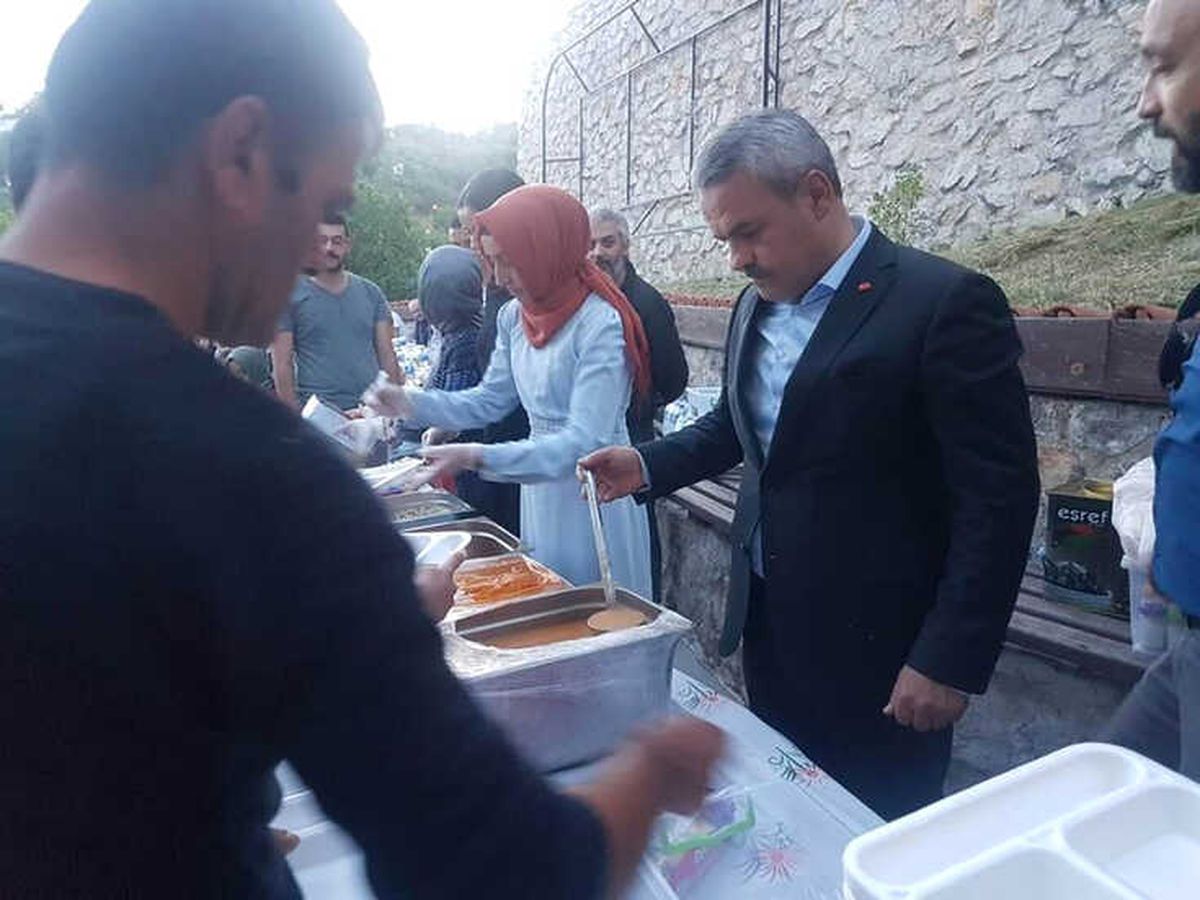 Ünal, "Ak Parti\'nin Yaptığı Hizmetler Takdirle İzlenmektedir"
