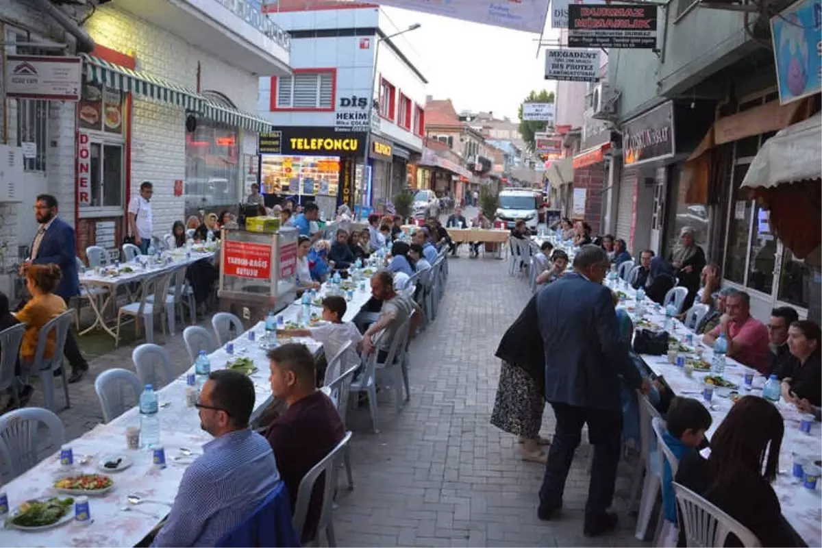 Uşak Diyabetliler Derneği Üyeleri İftarda Bir Araya Geldi