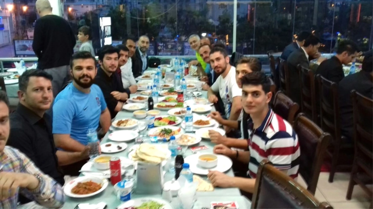 Van Trabzonsporlular Derneği Üyeleri İftarda Bir Araya Geldi