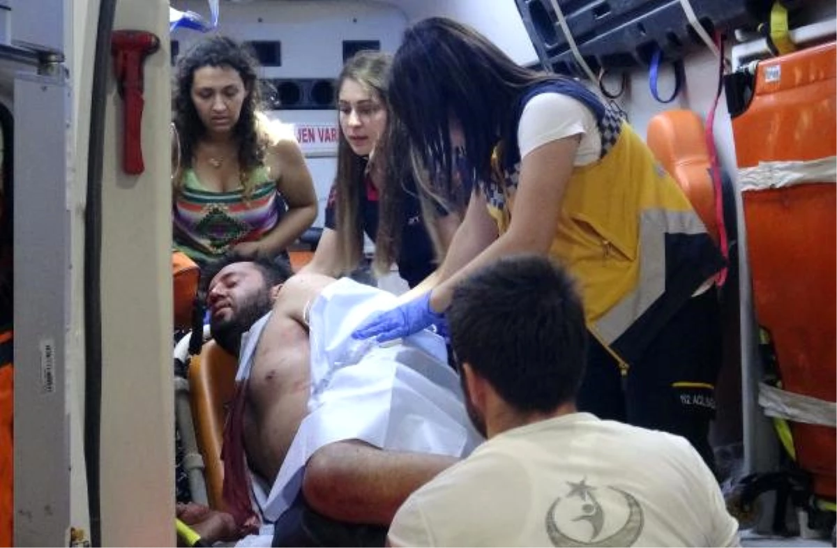 Adana\'da Bıçakla Yaralanan Genç Yanında Hamile Eşiyle 45 km. Araba Kullandı