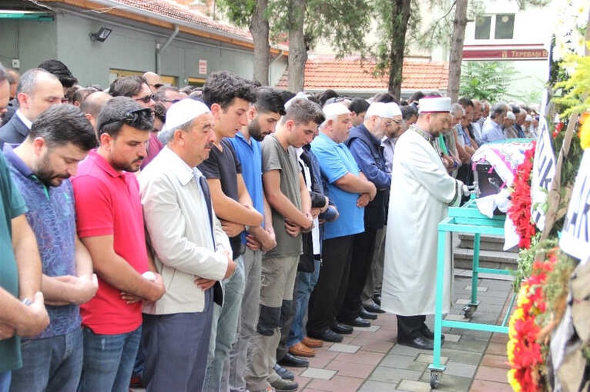 8\'inci Kattan Düşen Genç Kız Son Yolculuğuna Uğurlandı