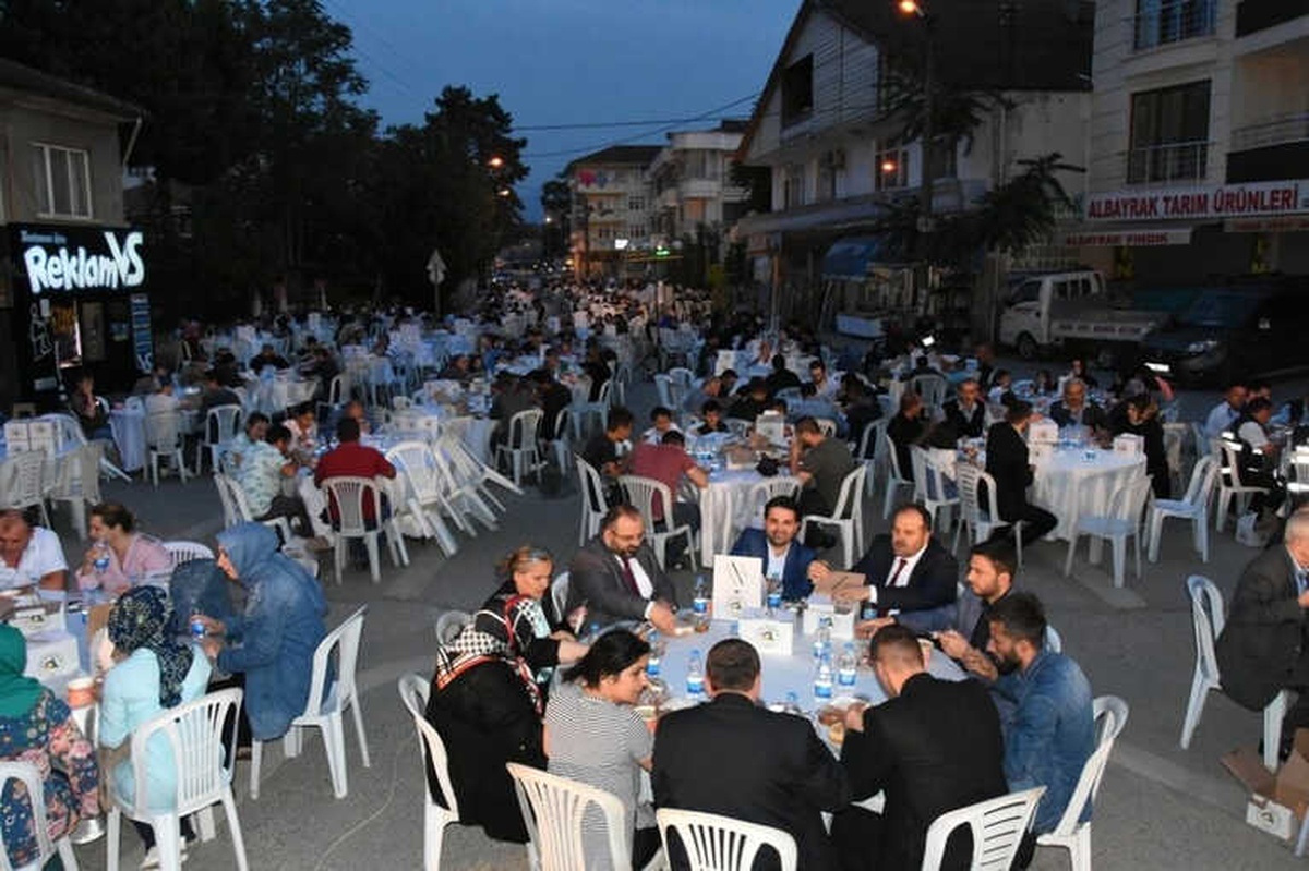 AK Parti İl Başkanı Keskin, Mahalle İftarına Katıldı