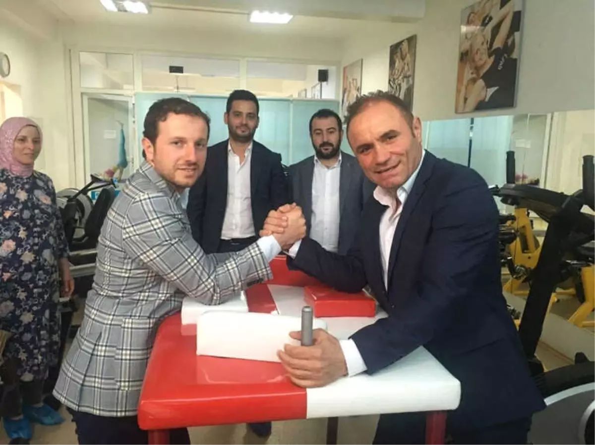 AK Parti Milletvekili Adayı Ahmet Kılıç, Seçim Kampanyasını Gece Gündüz Sürdürüyor