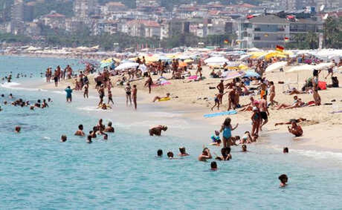 Alanya\'da Plajlar Yabancı Tatilcilere Kaldı