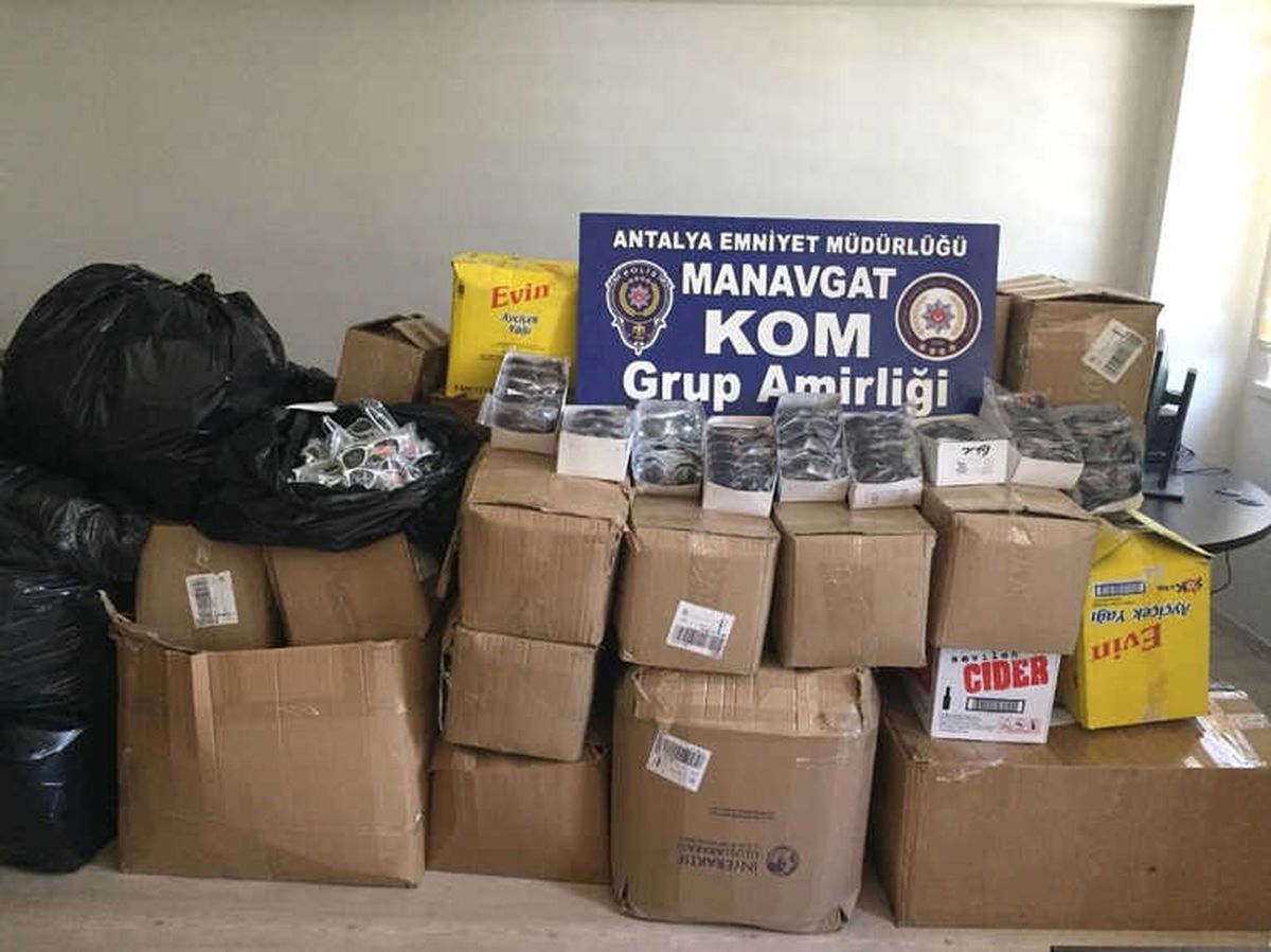Antalya\'da Kaçak Gözlük Operasyonu