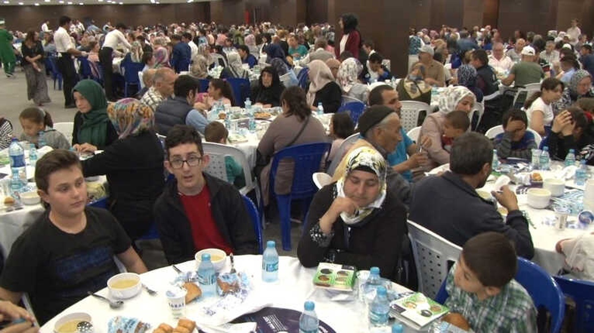 Arnavutköy\'de 500 Yıllık Gelenek \'Baklava Alayı\' Sürprizi