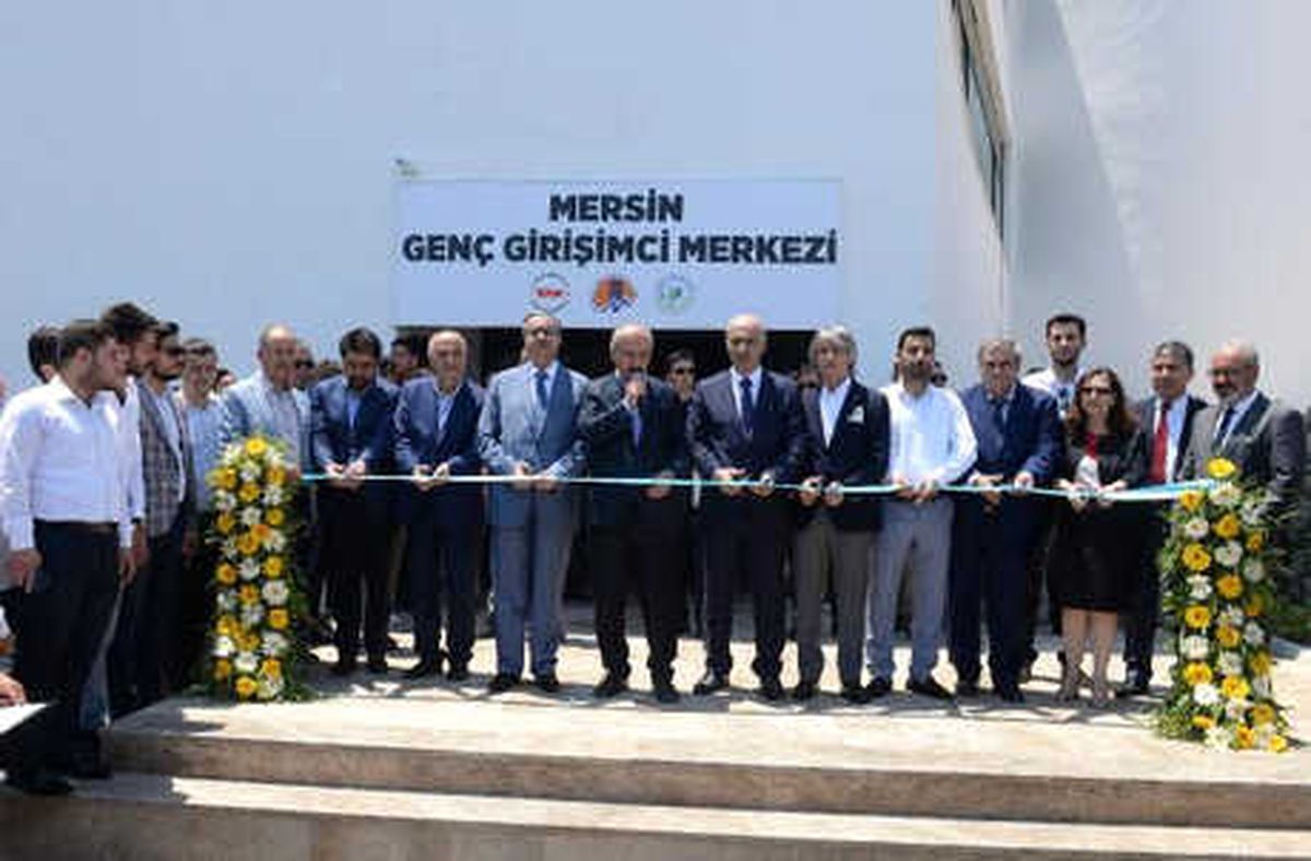 Bakan Elvan, Türkiye\'nin İlk Genç Girişimci Merkezi\'ni Açtı