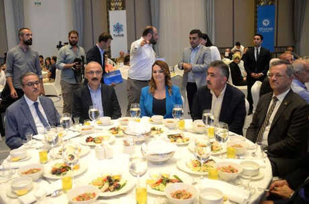 Bakan Elvan, Türkiye\'nin İlk Genç Girişimci Merkezi\'ni Açtı (3)