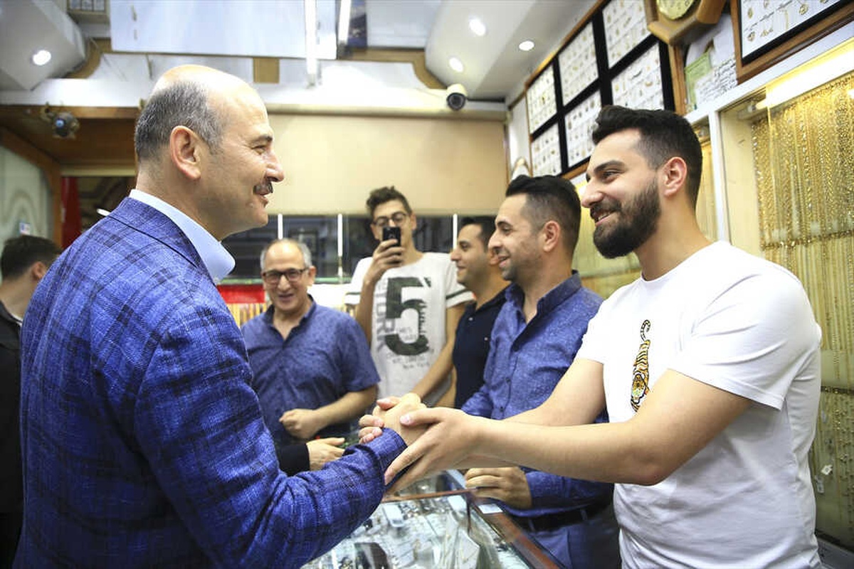 Bakan Soylu, Kapalıçarşı Esnafını Ziyaret Etti