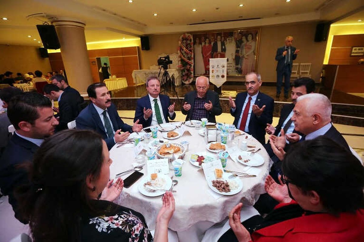 Başkan Yaşar Egem Platformu Üyelerini İftarda Ağırladı