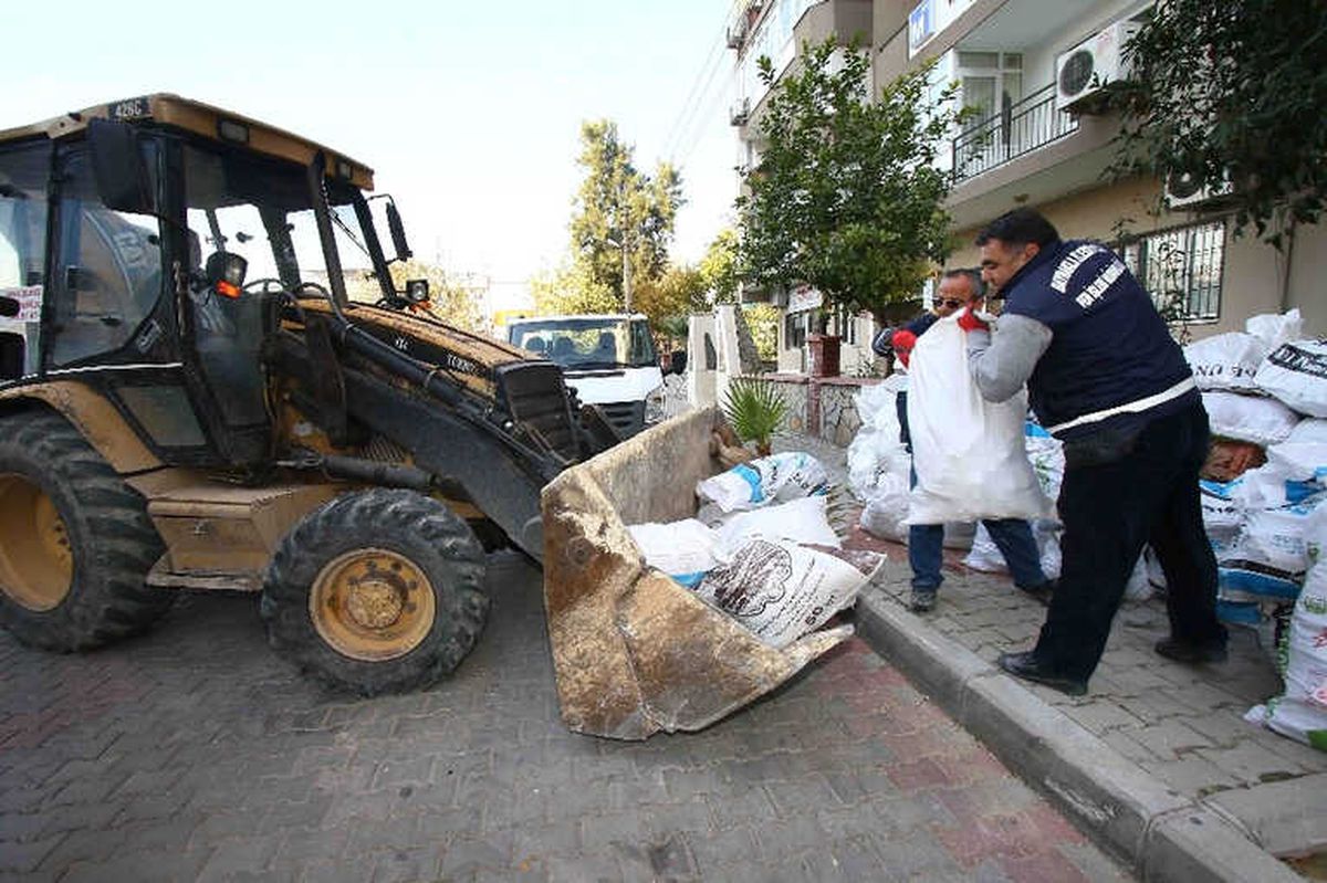 Bayraklı\'da Kaçak Moloza Geçit Yok