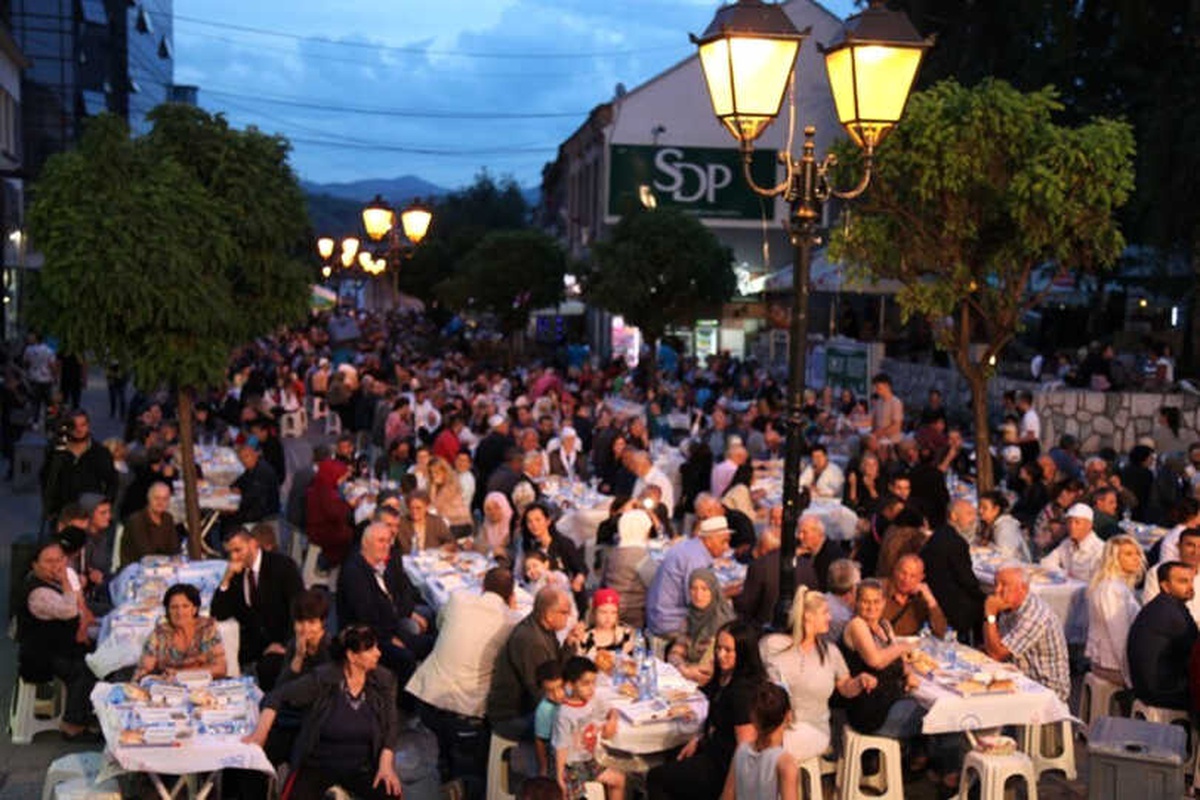 Bereket Konvoyu Sırbistan Novipazar\'da