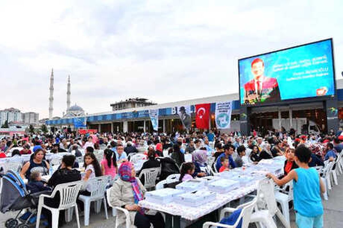 Beylikdüzü\'nde Apartman Görevlileri İftarda Buluştu