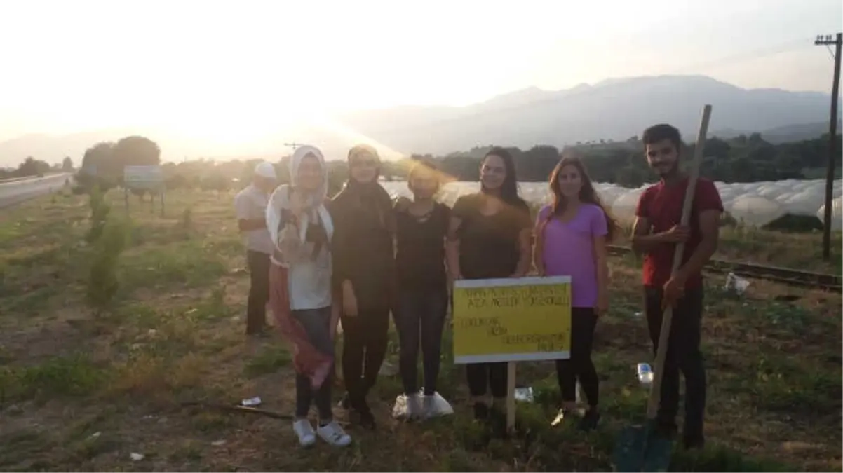 Bir Çocuk Bir Fidan Diyerek Fidan Diktiler