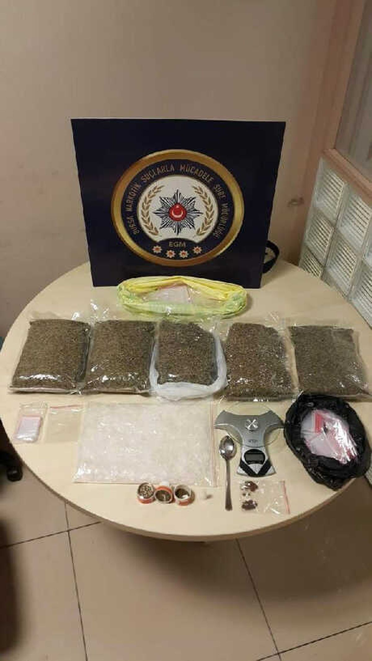 Bursa\'da 3 Kilo Bonzai Ele Geçirildi