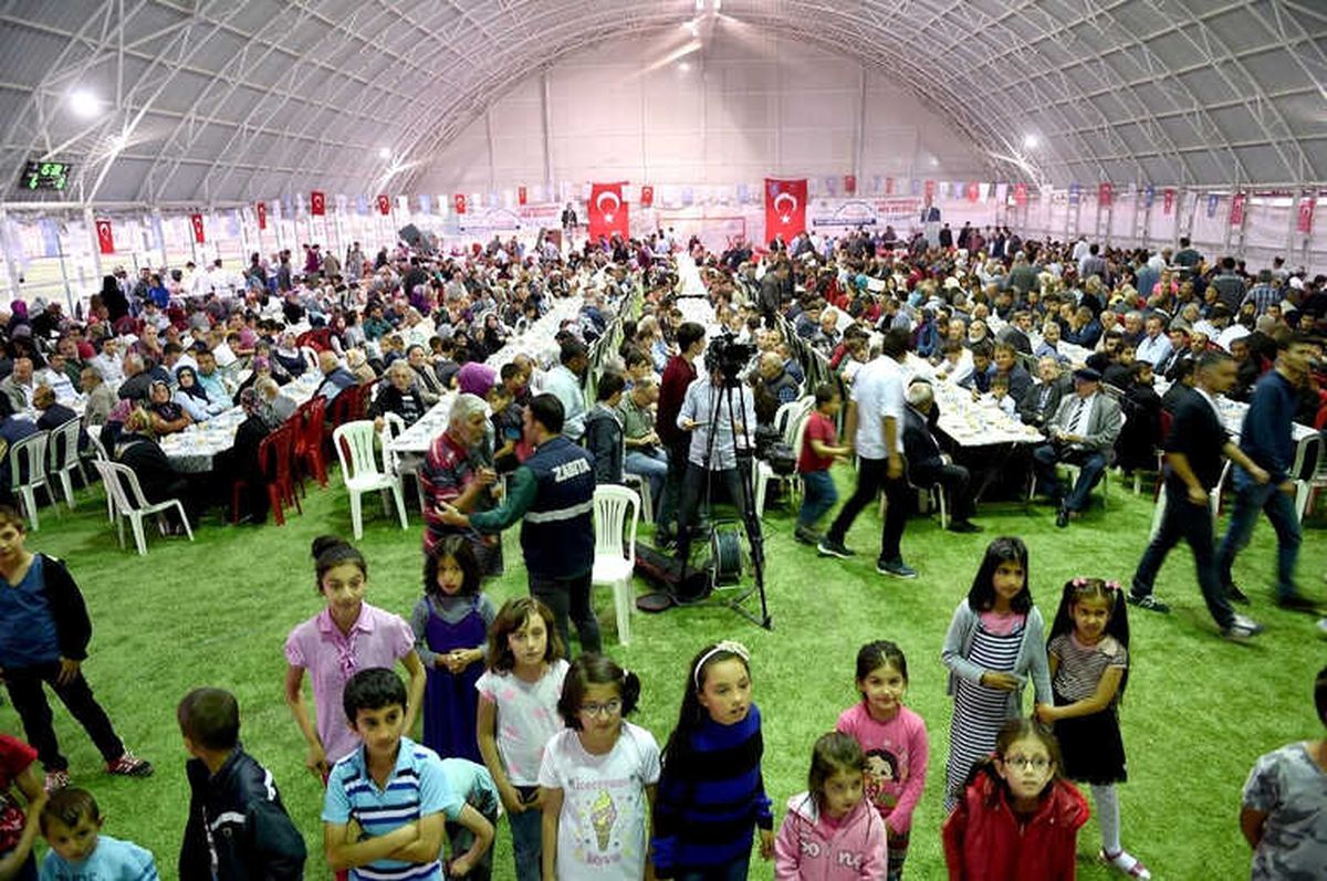 Büyükşehir Belediyesi İftarları Devam Ediyor