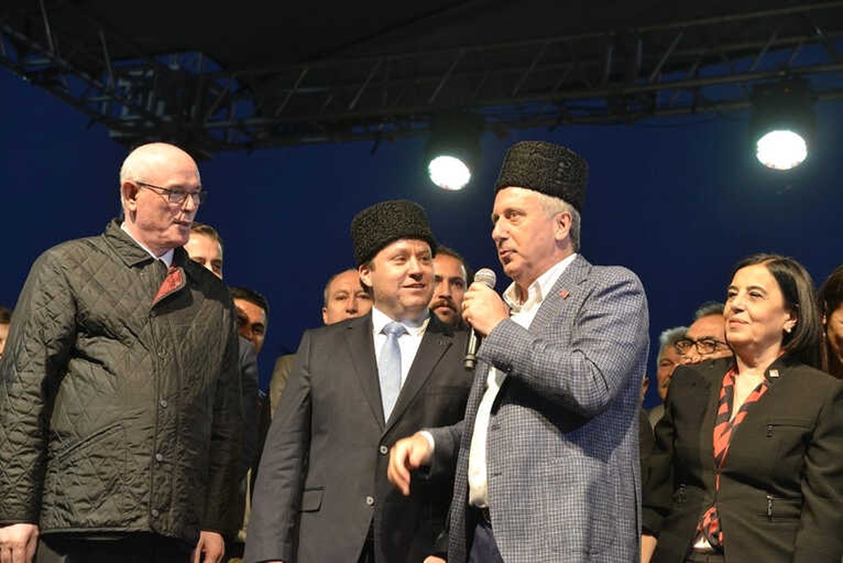 Cumhurbaşkanı Adayı Muharrem İnce Eskişehir\'de İftara Katıldı