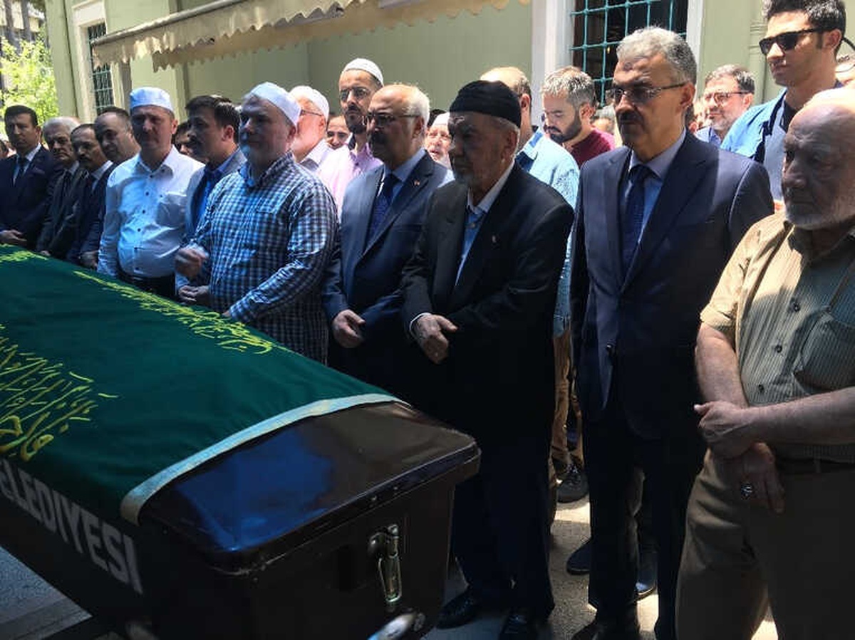 Cumhurbaşkanı Erdoğan\'ın Yakın Arkadaşı Hamdi Boyacı Toprağa Verildi