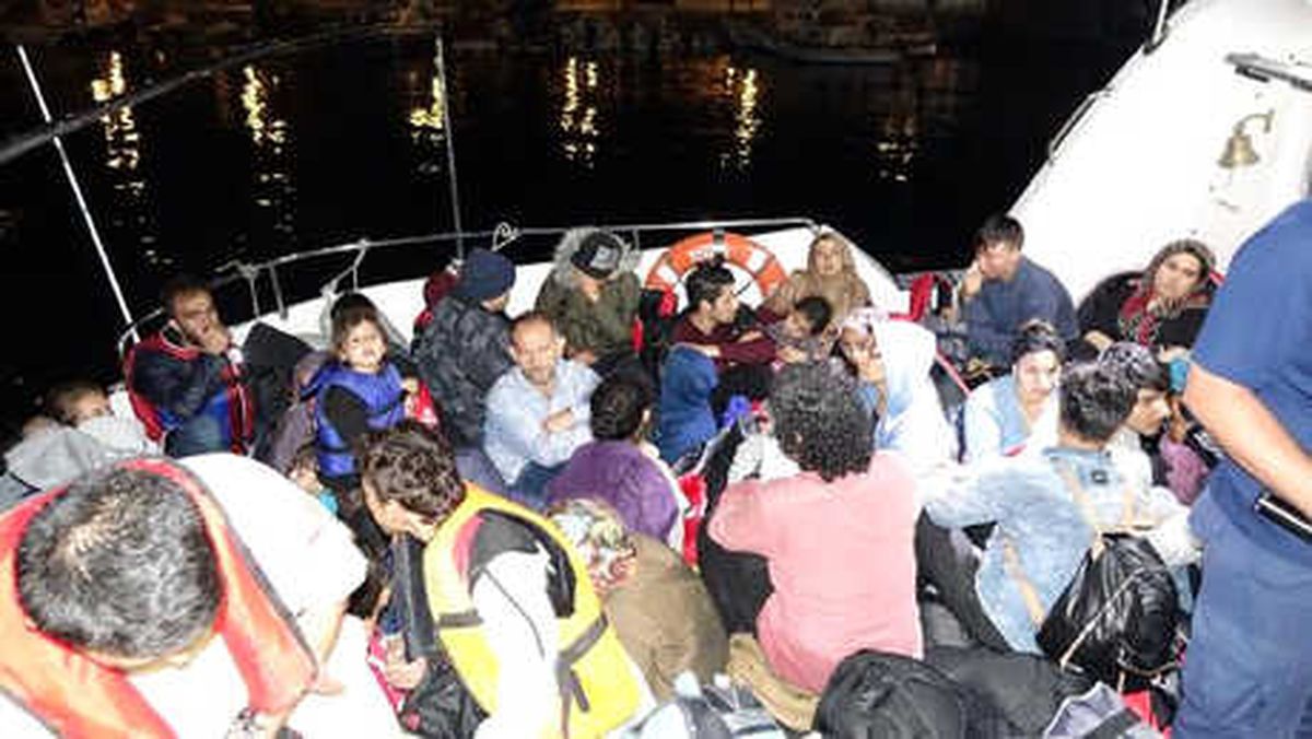 Edremit\'te Botları Sürüklenen 51 Kaçak Göçmen Kurtarıldı