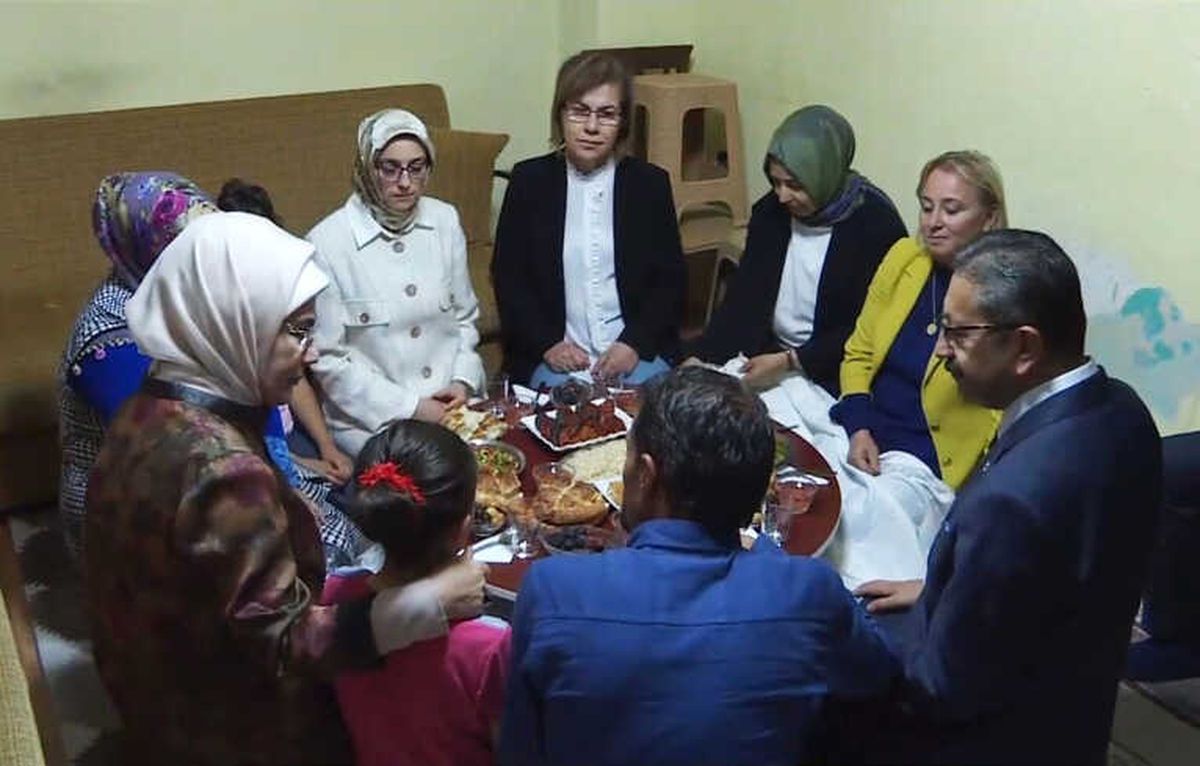 Emine Erdoğan\'dan Çevik Ailesine Ziyaret