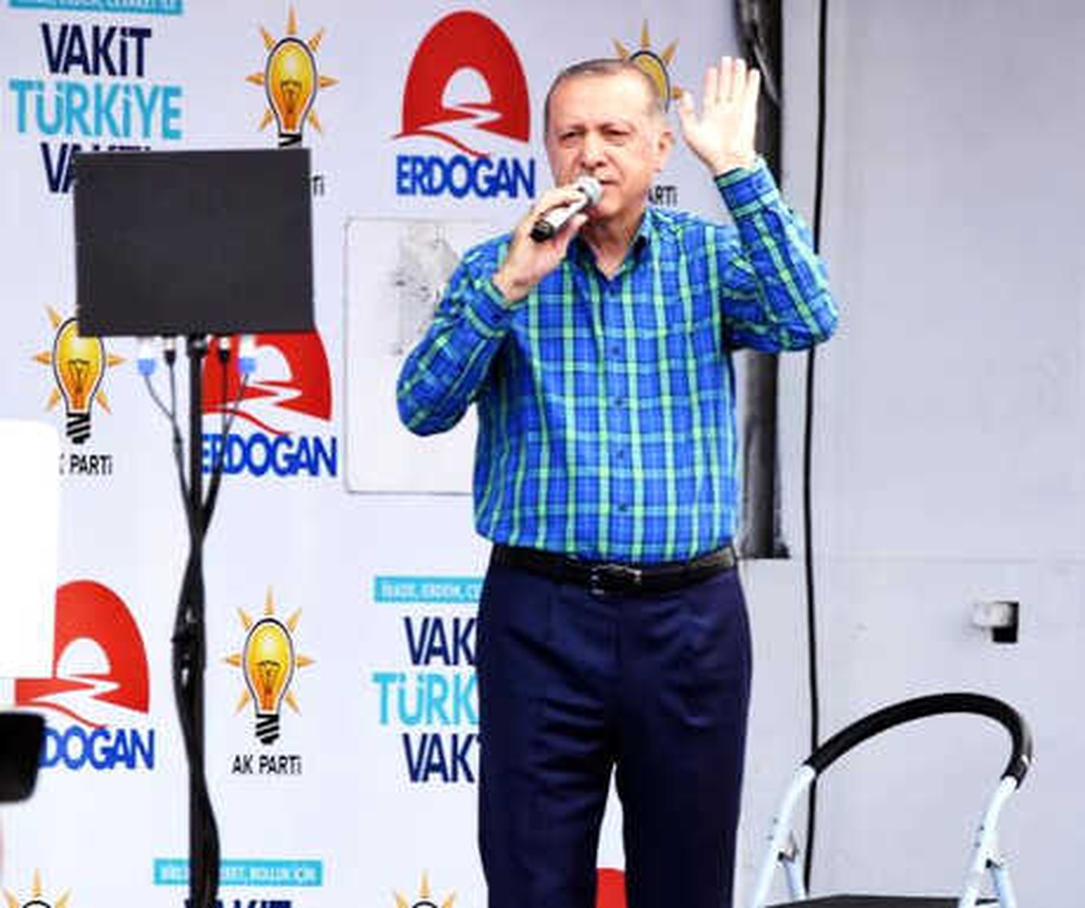 Erdoğan: Fizik Öğretmeni Olmuşsun Ama Okuma Yazman Yok