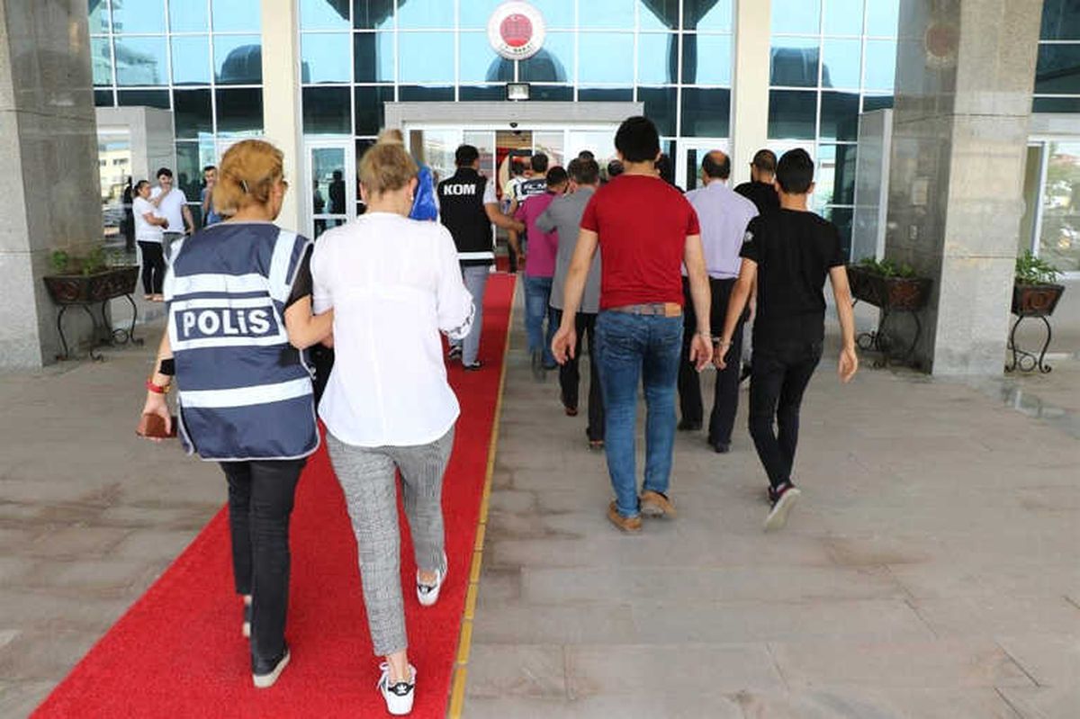 Fetö\'cüleri Yurt Dışına Kaçıran Çete Çökertildi