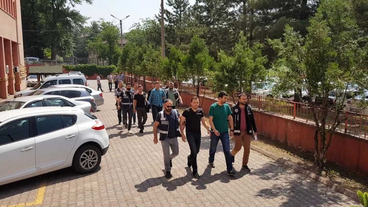 Fetö Şüphelisi 11 Muvazzaf Askerden 6\'sı Adliyeye Sevk Edildi
