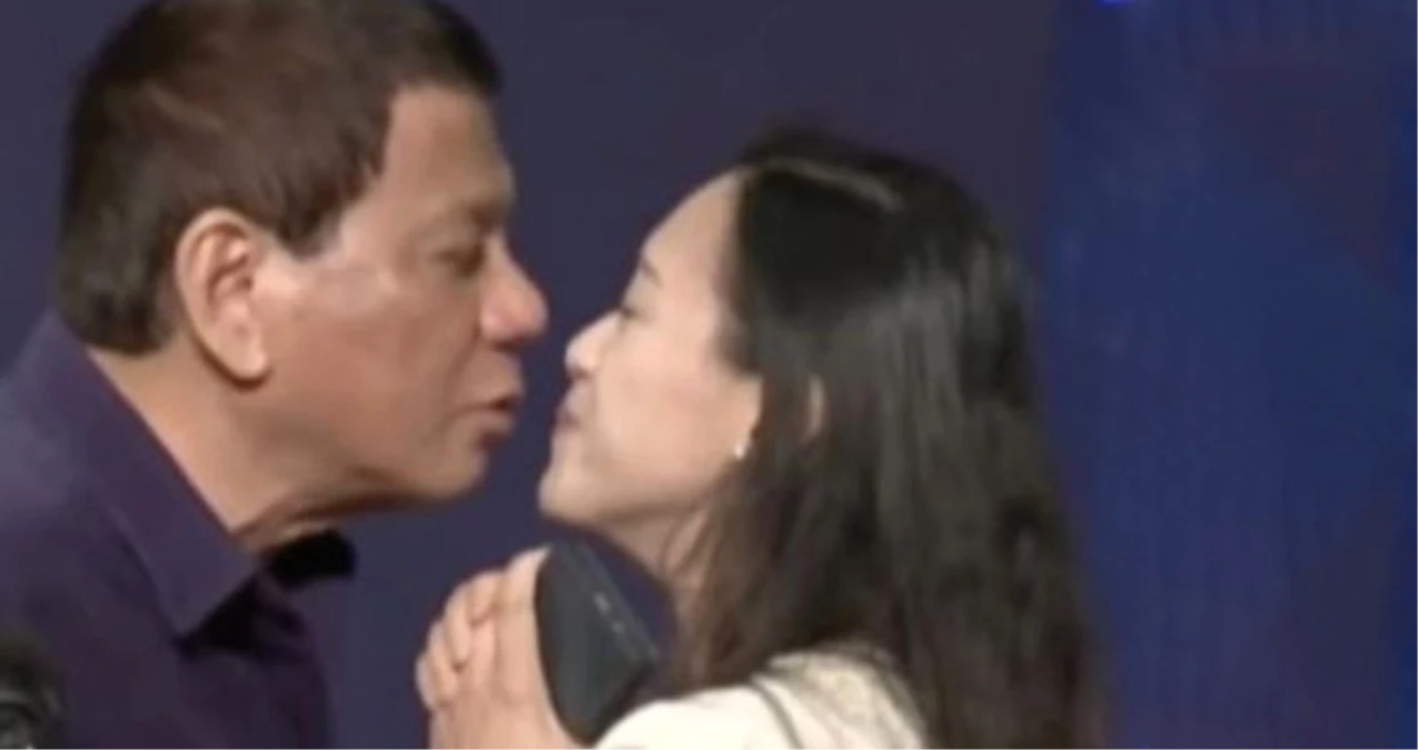 Filipinler Devlet Başkanı Duterte\'den Öpücük Savunması: İstifa Ederim!