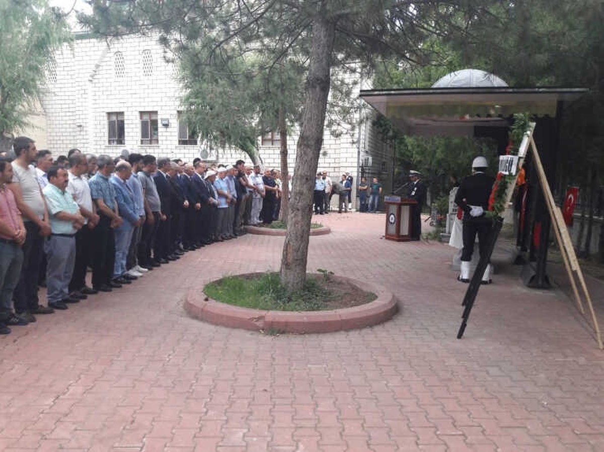 Görevi Başında Kalp Krizi Sonucu Hayatını Kaybeden Polis Toprağa Verildi