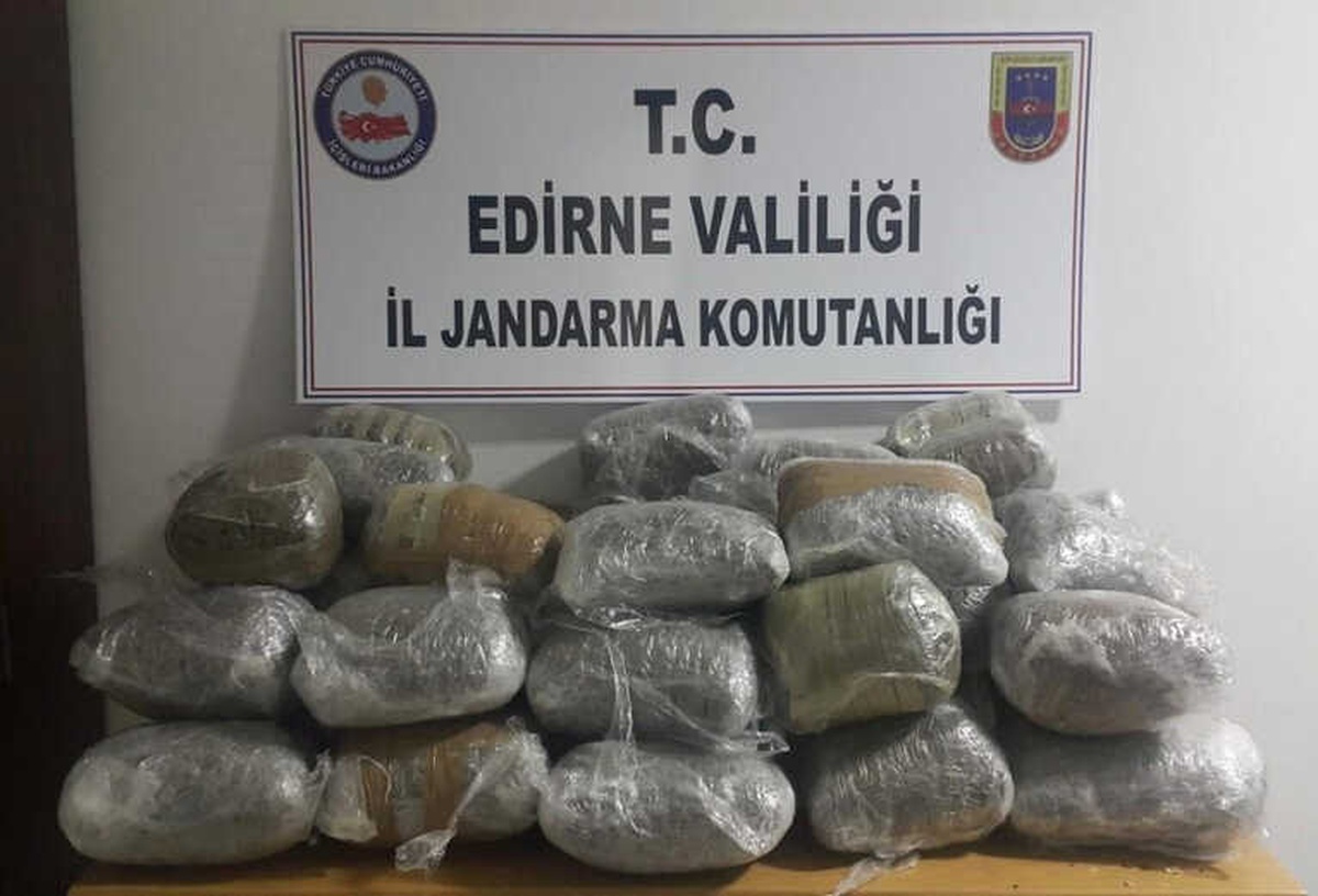 Jandarma Uyuşturucu Tacirlerine Geçit Vermiyor