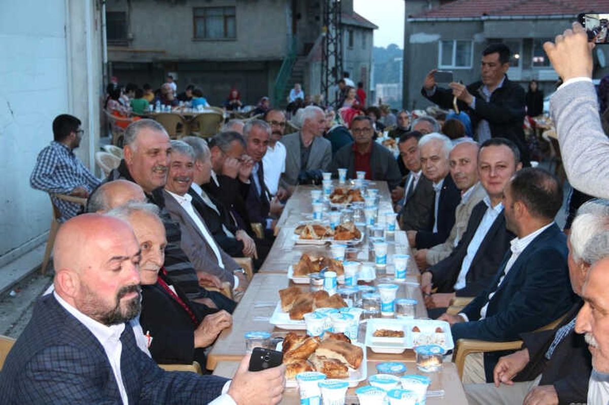 Kozlu\'da Geleneksel İftar Programları Sürüyor