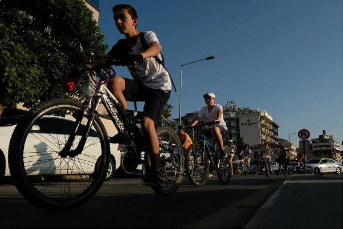 Kuşadası Bisikletçiler Doğa İçin Pedal Çevirdi