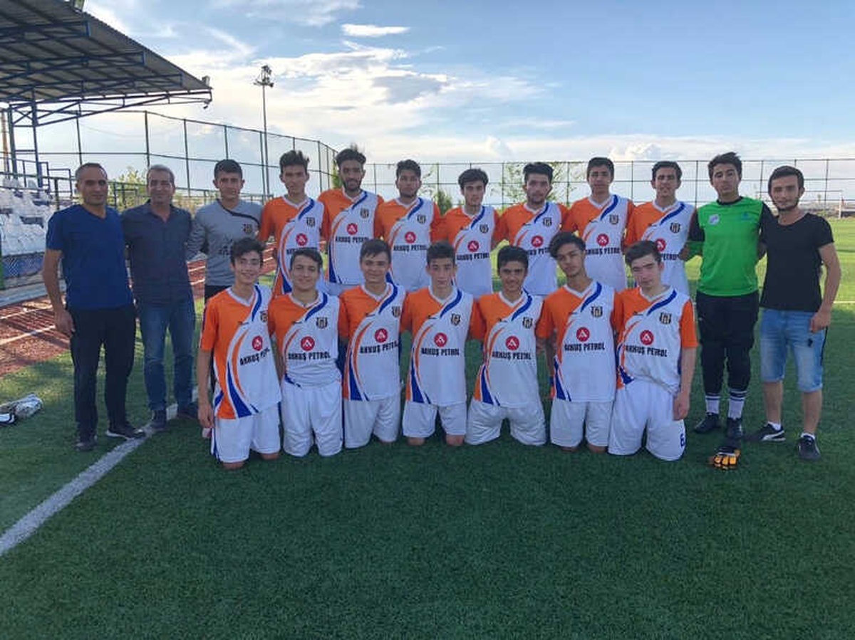 Malatya\'da Şampiyon Olan Kalespor U17 Takımı Grup Elemeler İçin Sivas\'a Gitti