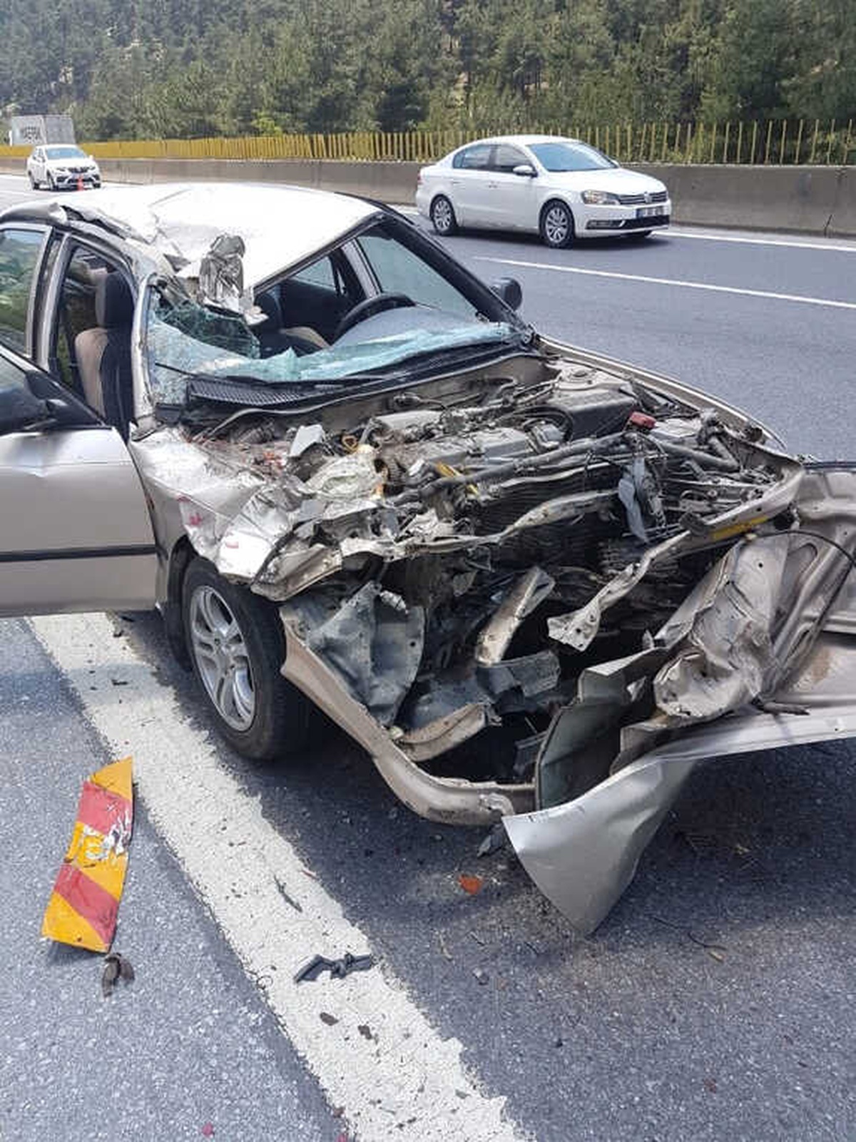 Mersin\'de Otomobil ile Kamyon Çarpıştı: 1 Ölü, 1 Yaralı