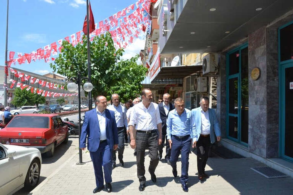 MHP\'li Osmanoğlu Ödemiş\'te Pazarcılarla Buluştu