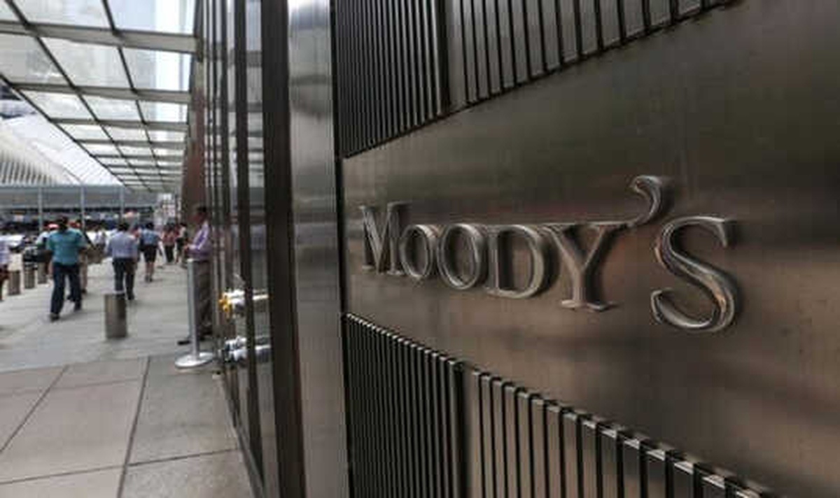Moody\'s, İstanbul ve İzmir\'i İzlemeye Aldı