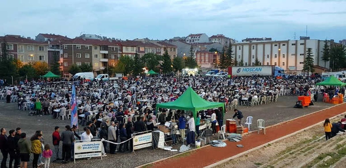 Odunpazarı\'nın İftar Programı Büyükdere Mahallesi\'nde Devam Etti