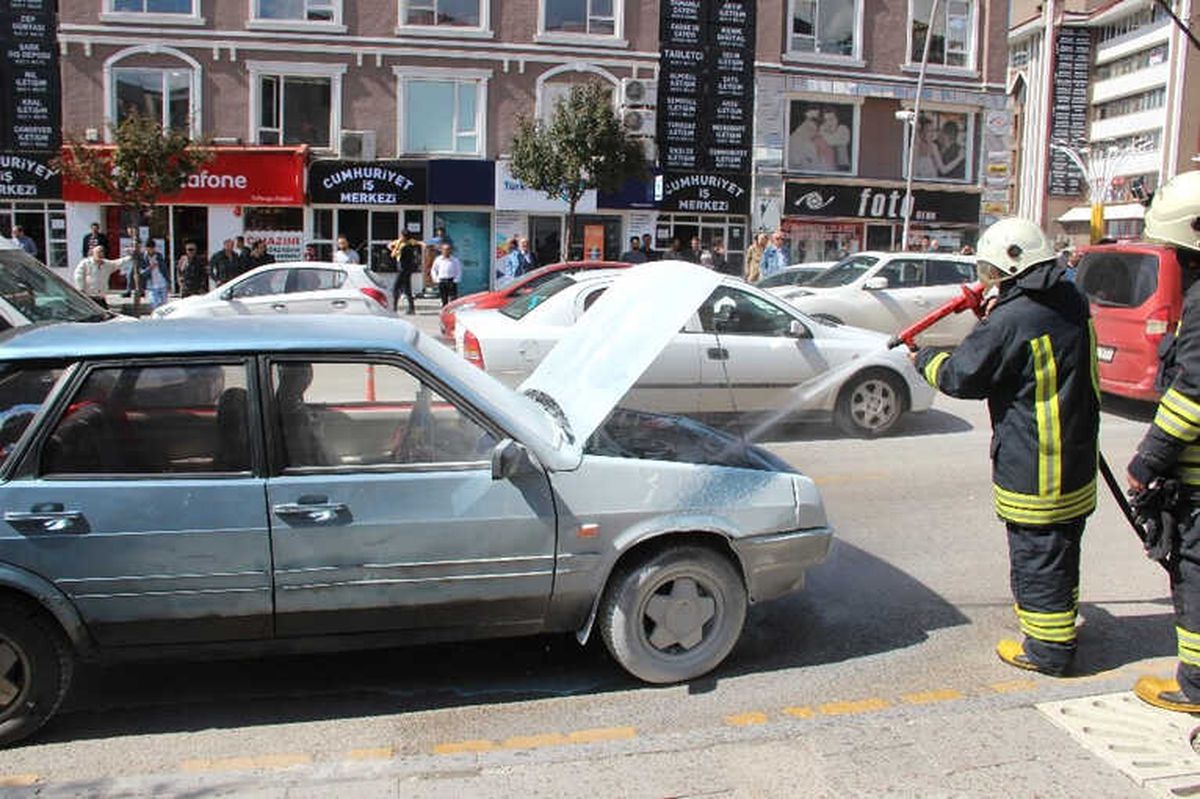 Seyir Halindeki Otomobil Alev Aldı