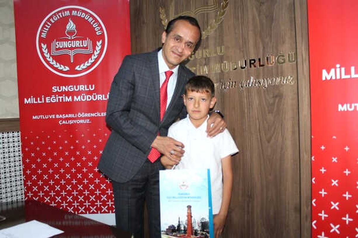 Sungurlu\'da Kitap Kurtları Ödüllendirildi