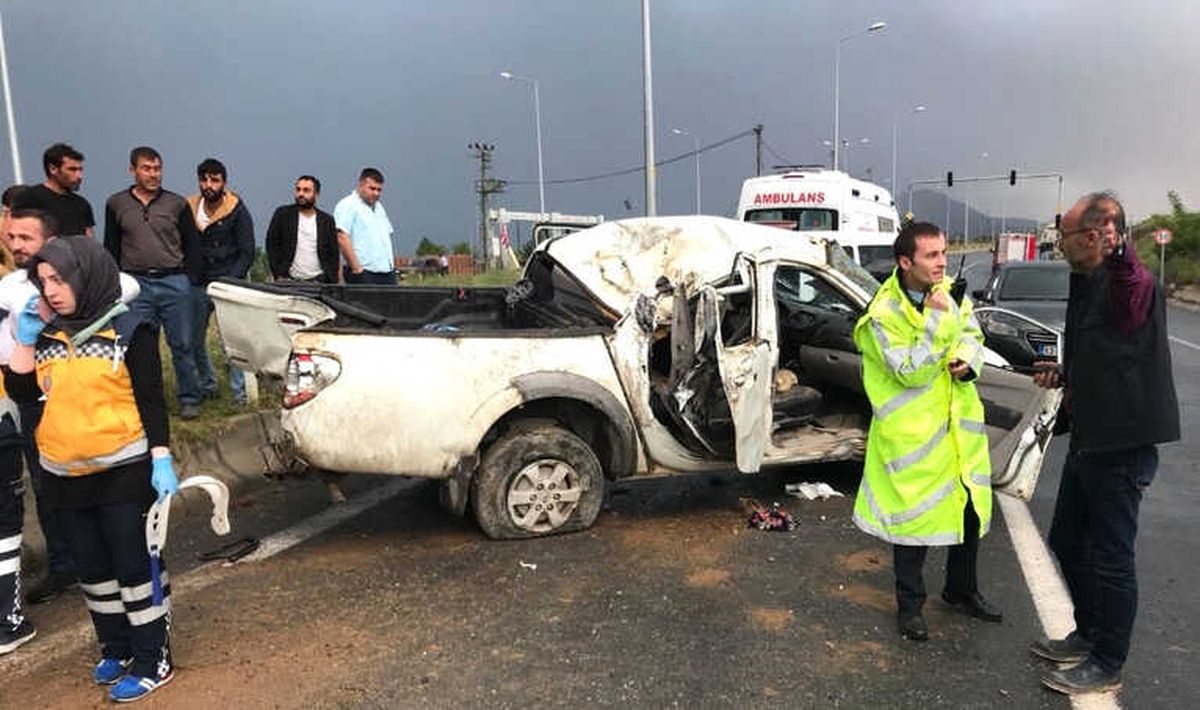 Tatvan\'da Trafik Kazası: 3 Ölü 4 Yaralı