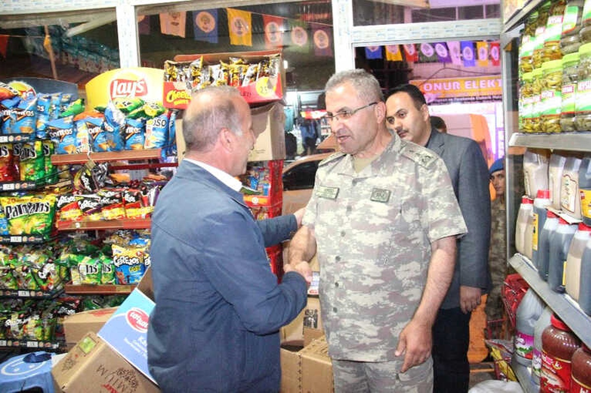 Tuğgeneral Tokel\'den Şemdinli Esnafına Ziyaret