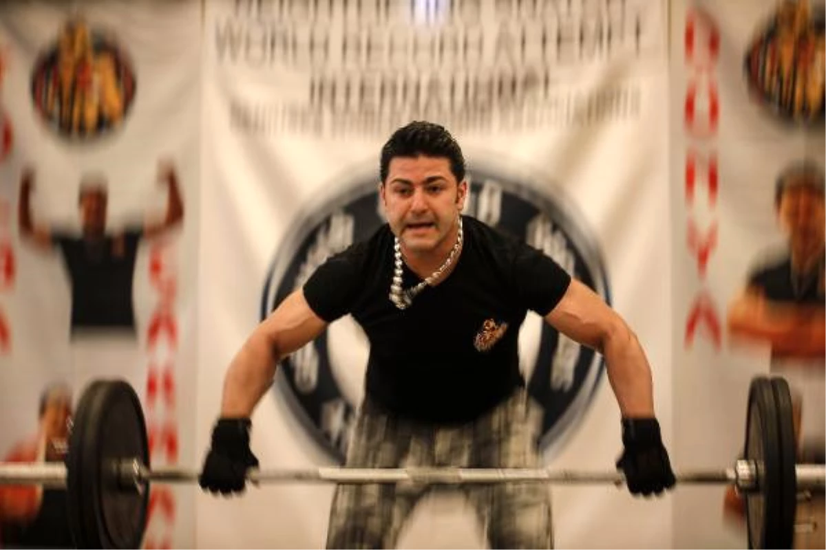 Türk Sporcu Bir Saatte 7 Bin 60 Kilo Kaldırarak Dünya Rekoru Kırdı