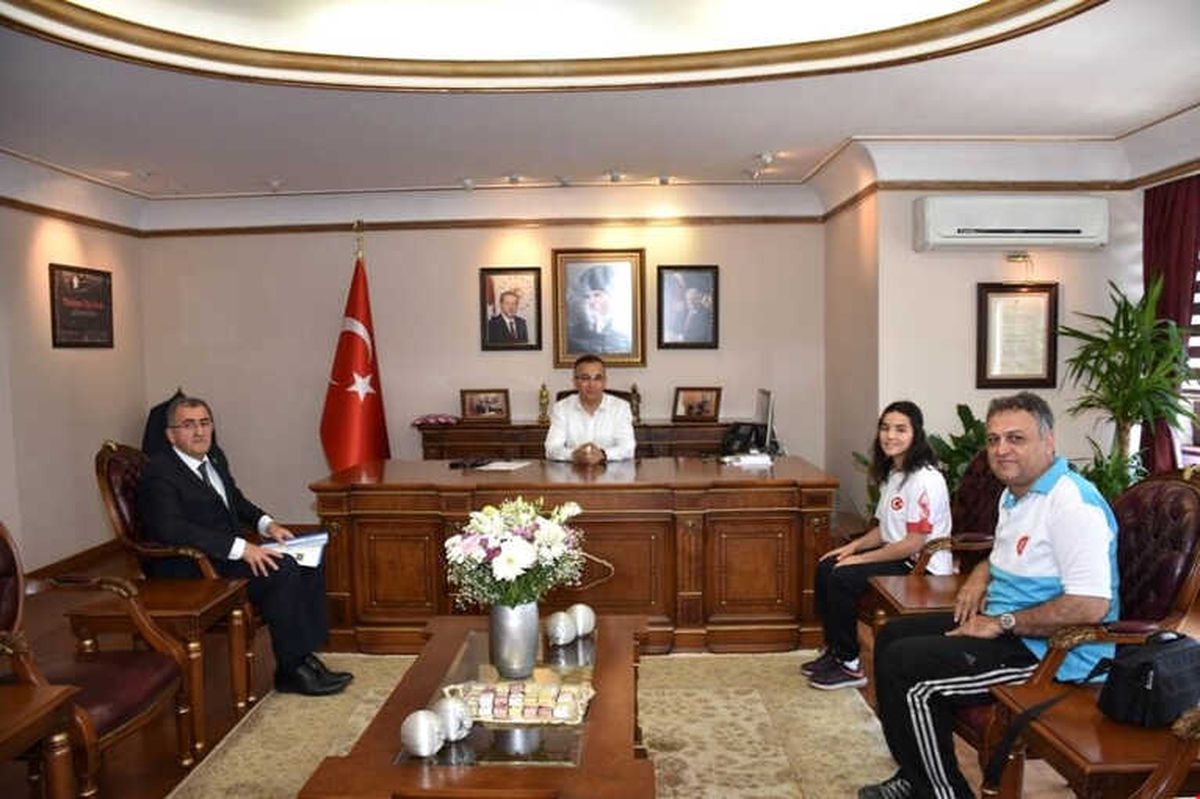 Türkiye Şampiyonundan Vali Çeber\'e Ziyaret