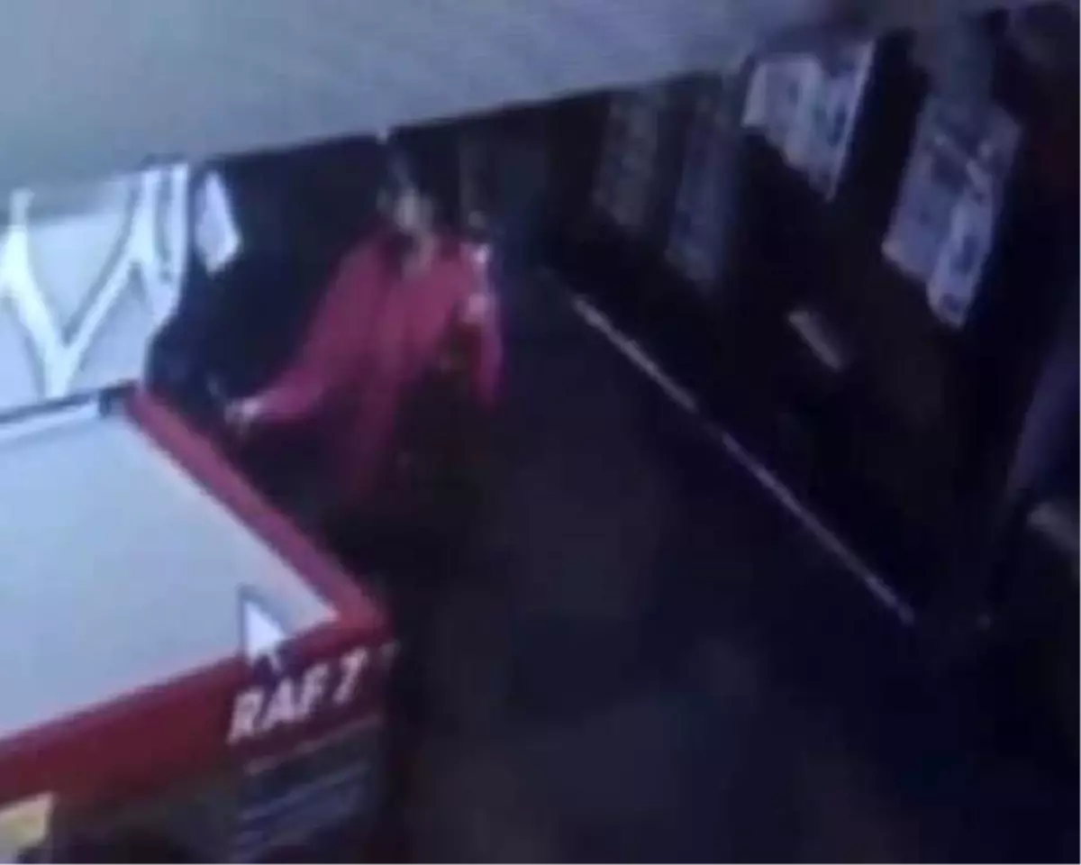 Ukraynalı Turistin Mücevher Dolu Çantasını Böyle Çaldılar