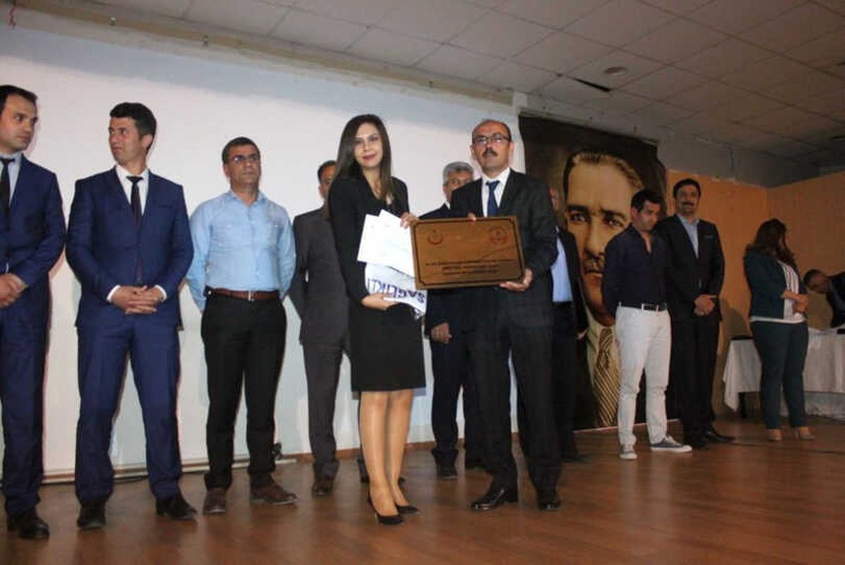 Van\'da \'Beyaz Bayrak ve Beslenme Dostu Okul\' Sertifika ve Ödül Töreni